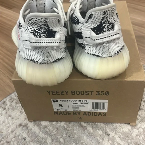Yeezy Boost 350 V2 ZEBRA 🦓 - Picture 6 of 11
